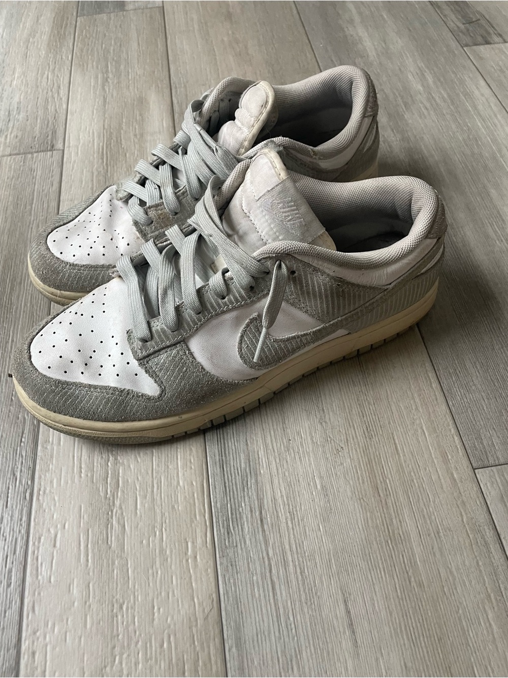 Nike dunk low corduroy in Light Gray and White